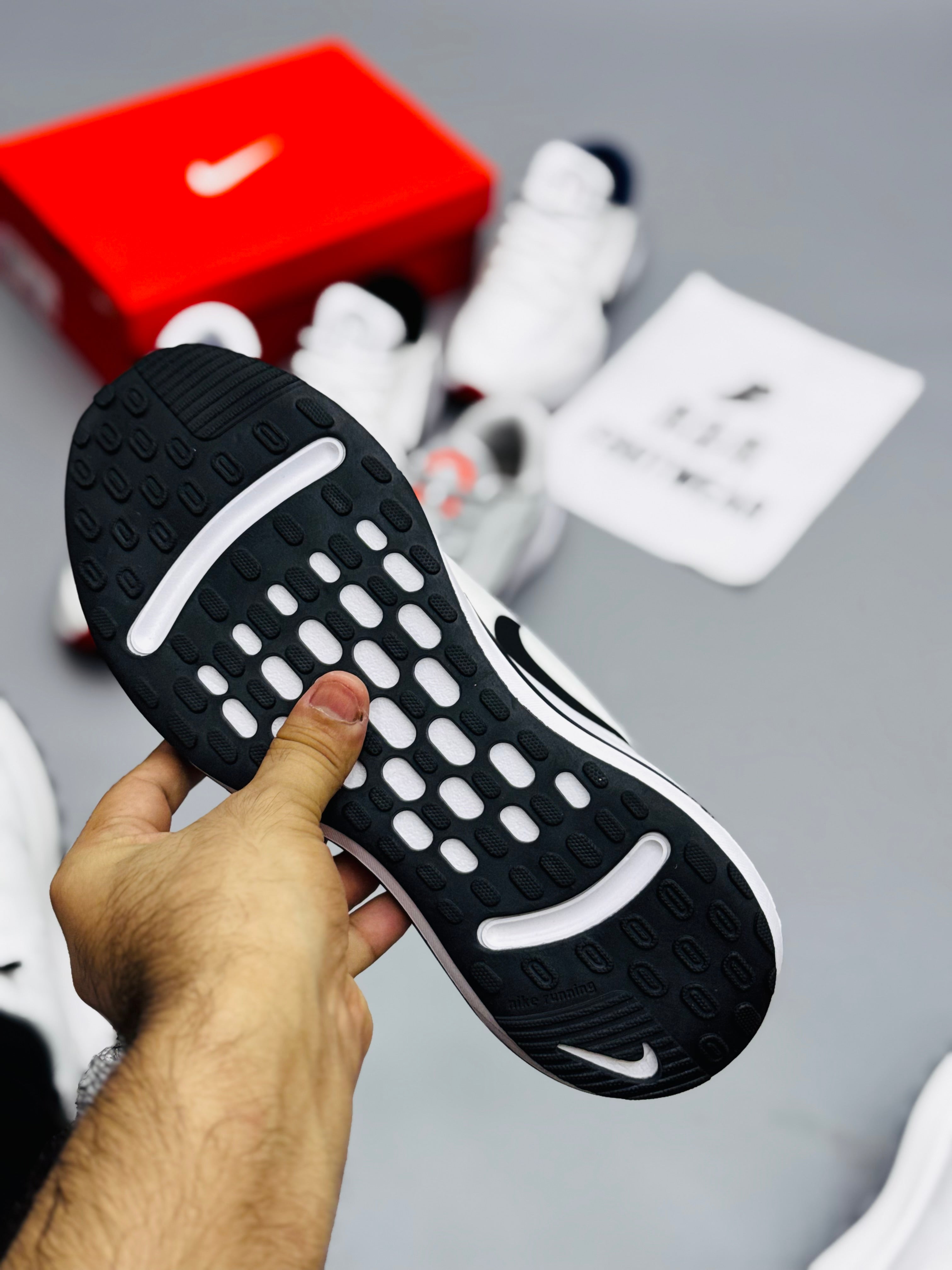 NK Journey Run Men's Road Running Shoes