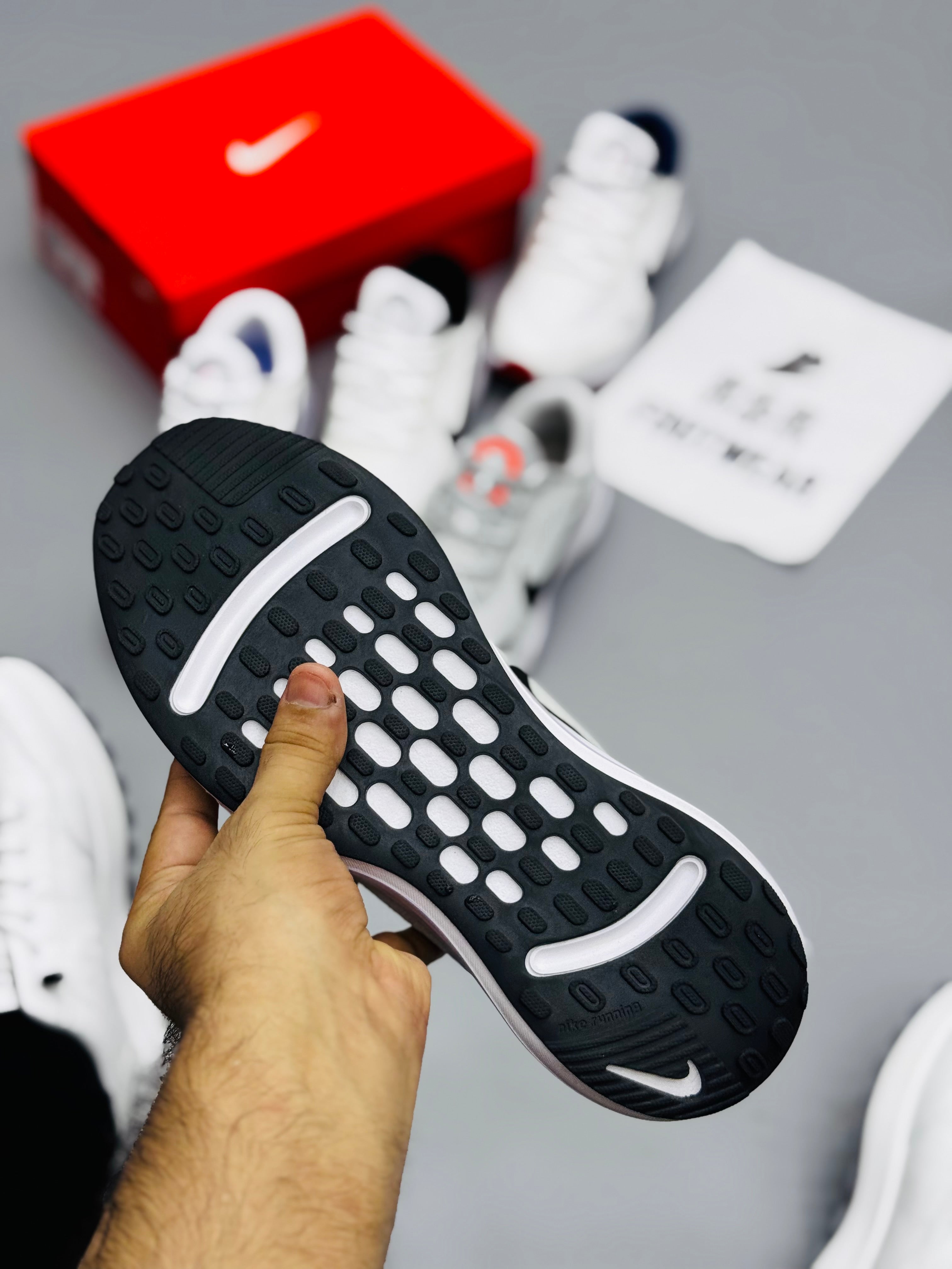 NK Journey Run Men's Road Running Shoes